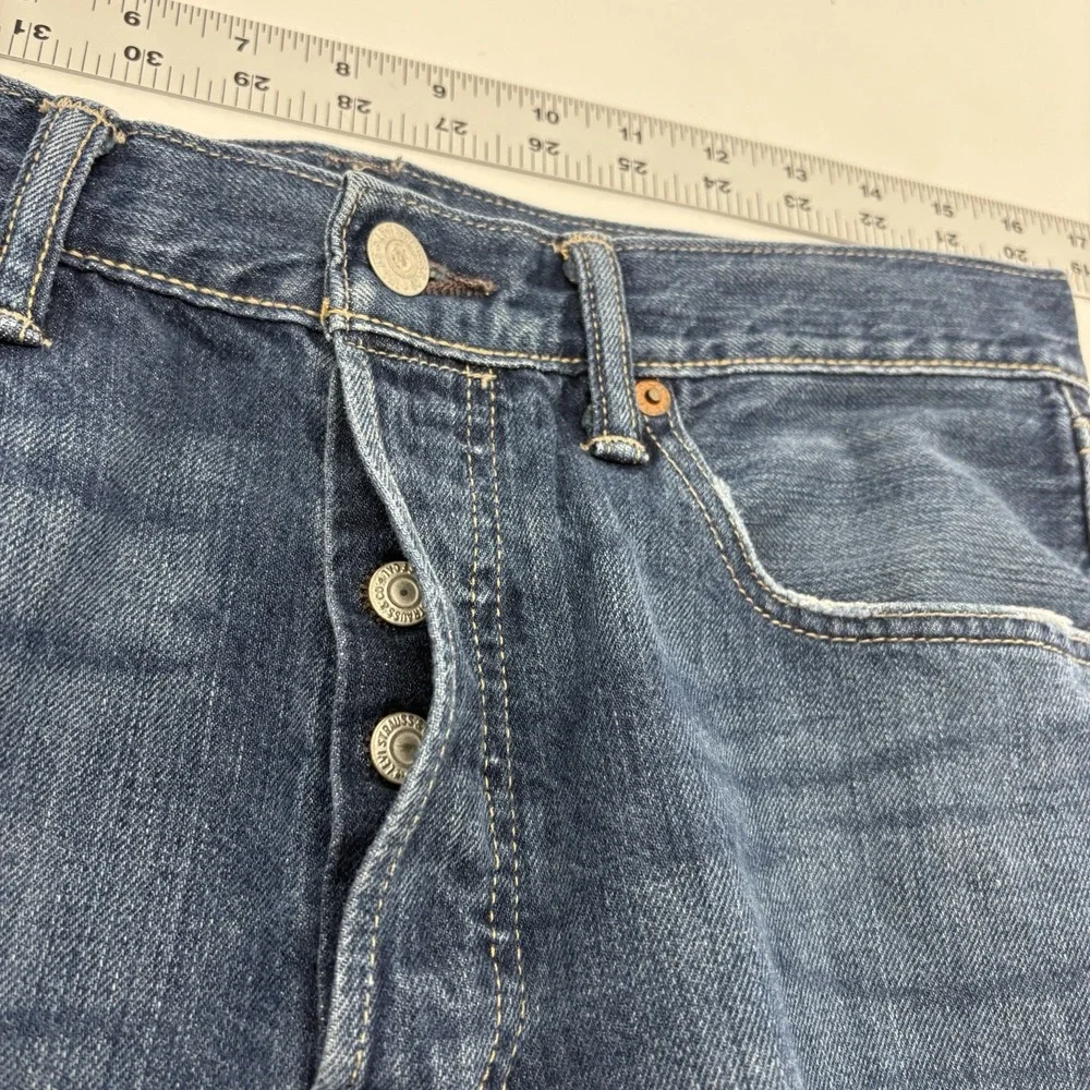 Levi's 501‎ Jeans Blue Medium Wash Straight Leg Button Fly Pants Men 32X33